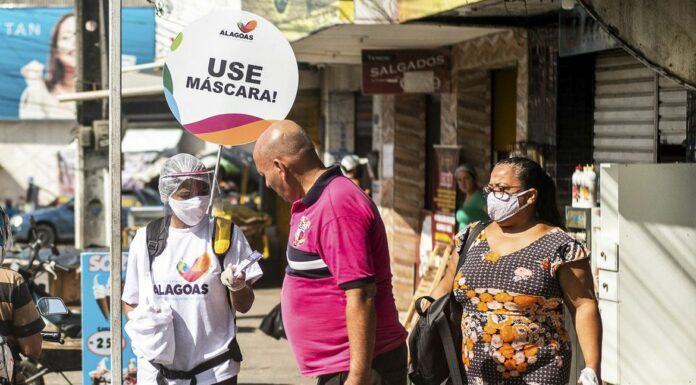 Máscaras e isolamento continuam essenciais, dizem especialistas