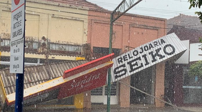 Chuva em Tupi Paulista danifica duas fachadas comerciais na 9 de Julho