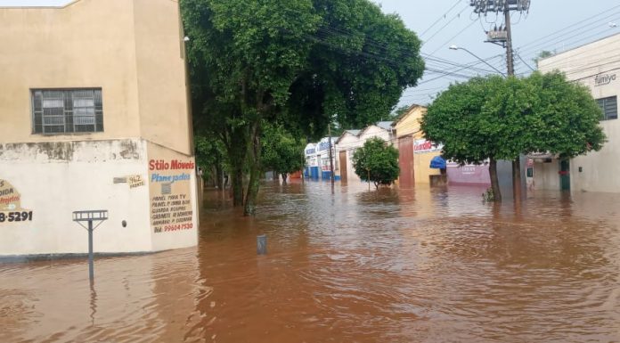 Chuva de domingo causa estragos em Dracena e prefeito promete multa pesada para quem entupir bueiros