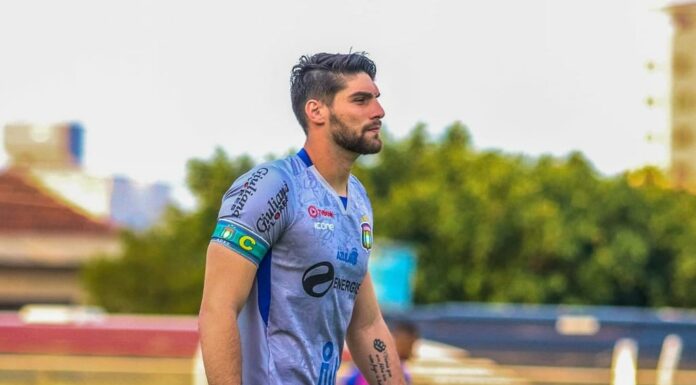Goleiro Caio Bolonhin renova contrato com o São Caetano