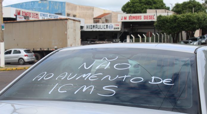 Carreata e buzinaço contra aumento do ICMS no Estado movimentaram ruas de Dracena pela manhã