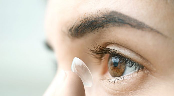 7 sinais de alerta para quem usa lentes de contato