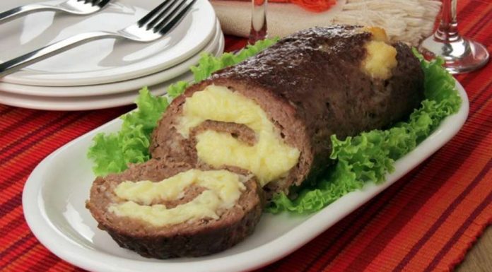 Rocambole de carne e queijos