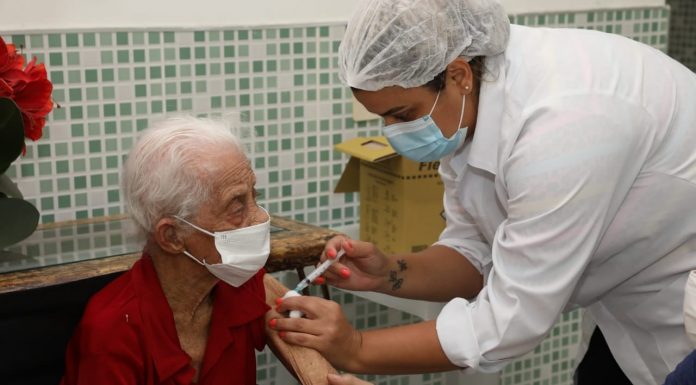 Covid-19: vacina começa a chegar nos municípios