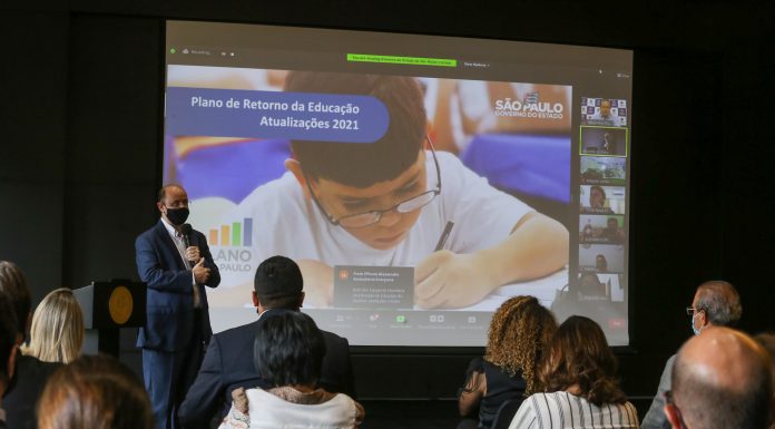 Governo de SP apresenta programa de volta às aulas na rede estadual a 645 prefeitos