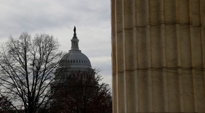 Após invasão, Congresso dos EUA certifica vitória de Joe Biden