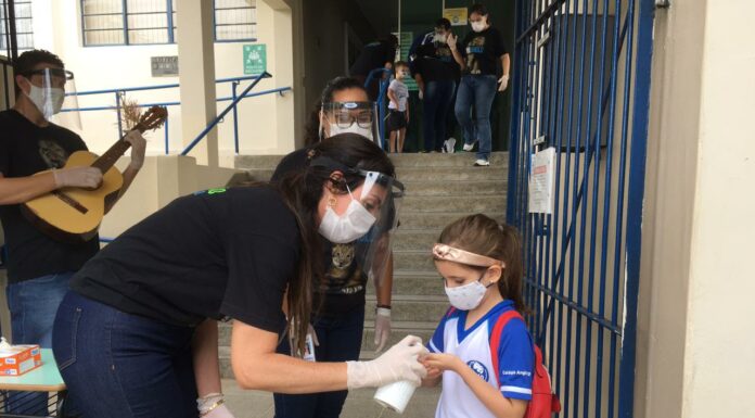 Alunos do Anglo-CID são recebidos na volta às aulas com atividades especiais