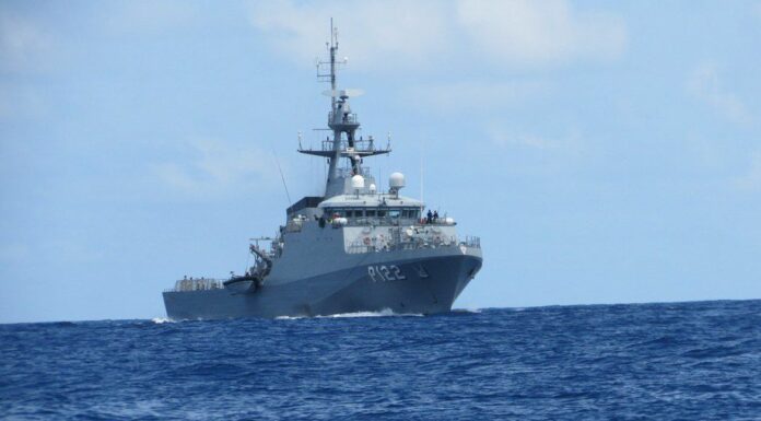 Marinha e PF apreendem barco com cocaína na costa de Pernambuco