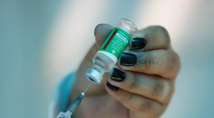 AstraZeneca espera produzir 200 milhões de doses de vacina até abril