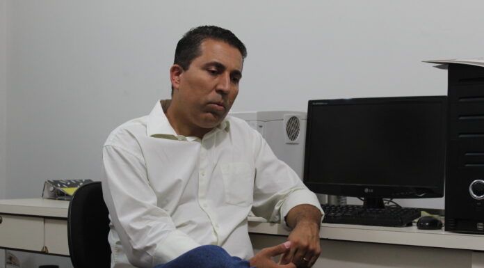 Prefeito assina decreto sobre retirada de veículos abandonados