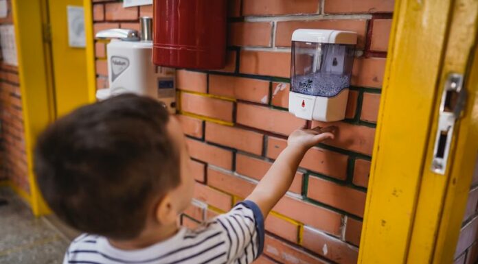 MINUTO UNICEF: Por que é importante reabrir as escolas em segurança?