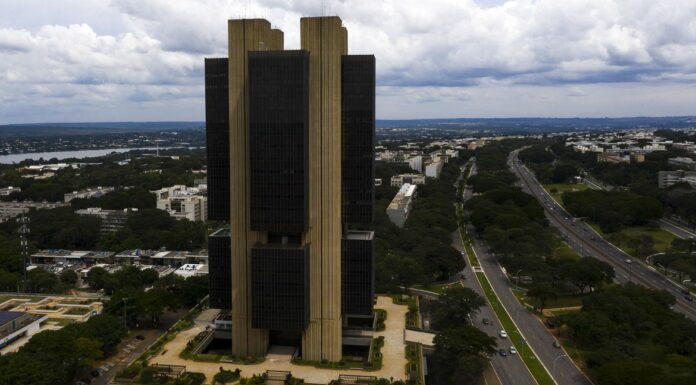 Mercado financeiro eleva projeção da inflação para 4,81% este ano