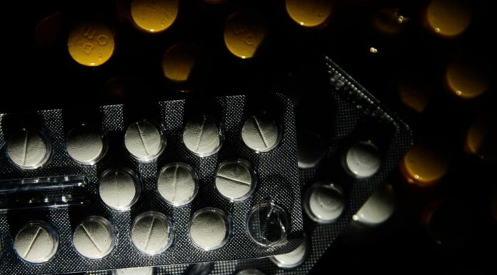 Anvisa alerta para riscos da automedicação