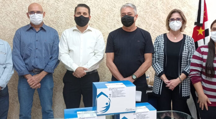 Vereadores entregam cerca de 3 mil testes rápidos para covid e informam verbas federais no valor de mais de R$ 600 mil ao município