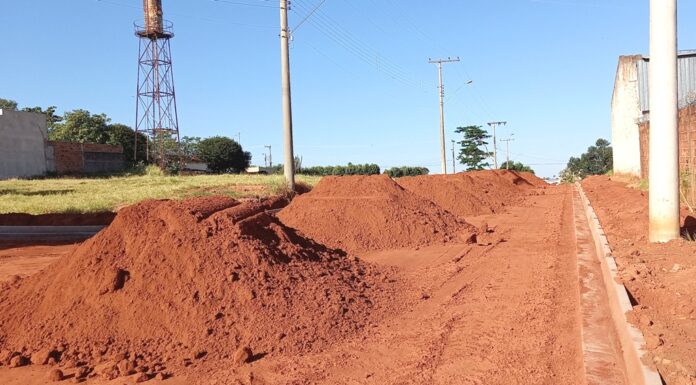 Trechos das Ruas Irradiação e Tomé de Souza recebem guias e sarjetas