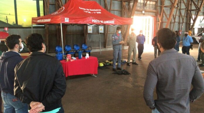 Equipe da agricultura participa de treinamento prático para operação estiagem