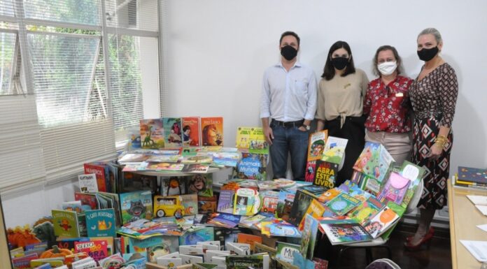 Secretaria de Educação Tupiense entrega Obras Literárias para Escolas Municipais