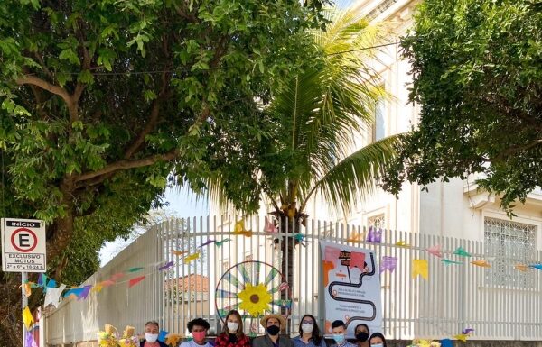 Arraiá Cultural em forma de drive thru tem sucesso de participantes