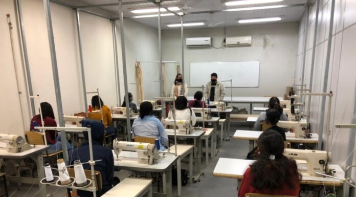 Curso de máquina reta e overloque é iniciado no SENAI local