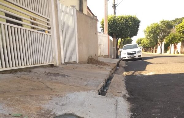 Grades de bueiros são reinstaladas