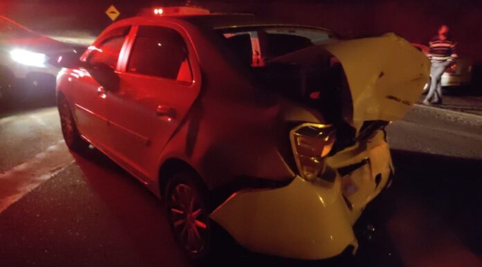 Com ‘sinais de embriaguez’, homem bate carro na traseira de veículo em Junqueirópolis