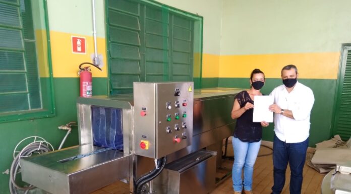Agricultura repassa a Associação dos Produtores Rurais Lavadora de caixas de alimentos