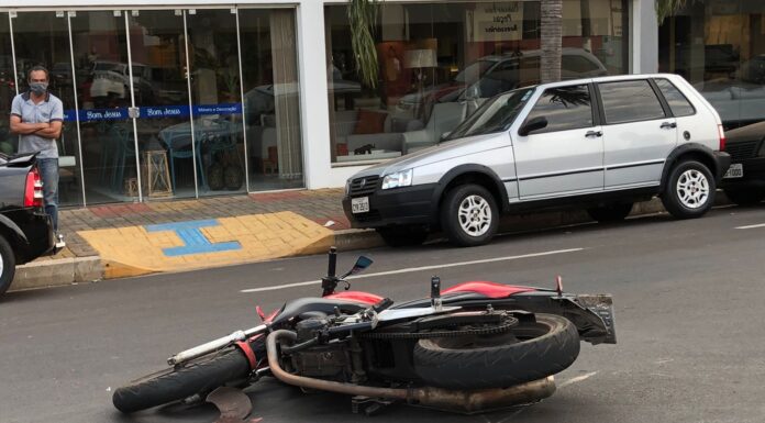 Colisão entre veículo e motocicleta é registrada na Avenida José Bonifácio Lívia Regazoli Santos/JR