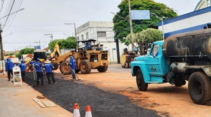 Prossegue a recuperação do asfalto no centro Cedida Emdaep