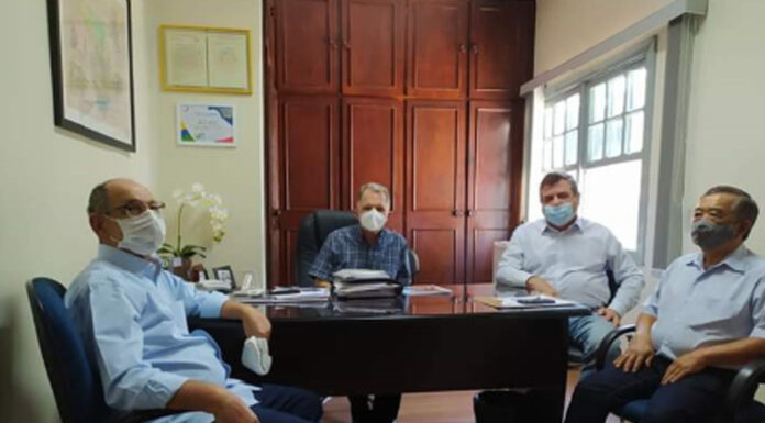 Deputado estadual Mauro Bragato se reúne com diretores da Santa Casa de Dracena Reprodução Facebook Santa Casa de Dracena