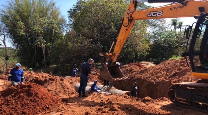 Emdaep instala tubos em trecho de acesso ao Distrito Comercial e Residencial Aroeiras O local receberá pavimentação futuramente, informa presidente da Emdaep Cedida Prefeitura de Dracena
