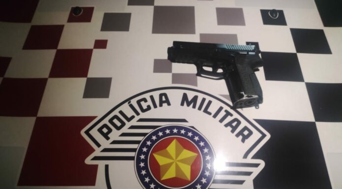 Em Panorama: um simulacro de arma de fogo é apreendido e homem é detido Cedida PM