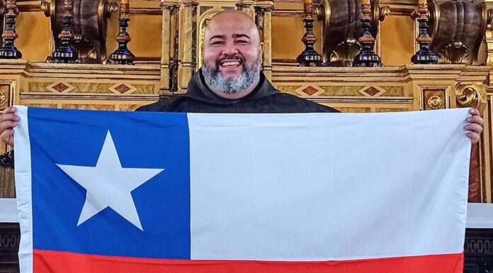 Freis Arcanjo e Maurício embarcam para o Chile Cedida acervo pessoal