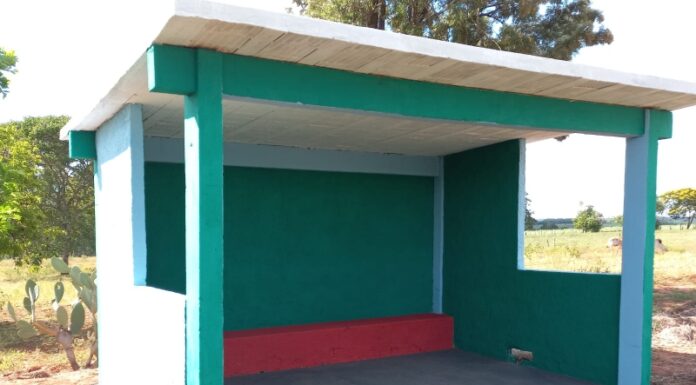 Ponto de ônibus na vicinal Marcelo Lorenzetti recebe melhoria Cedida Prefeitura de Dracena