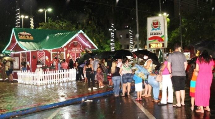 Mesmo com chuva, Papai Noel chega a Dracena Cedida Prefeitura