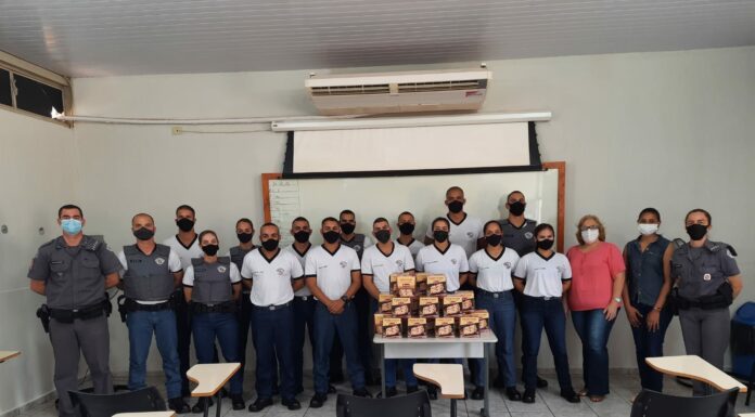 Polícia Militar arrecada panetones para Assistência Social em Junqueirópolis Cedida PM