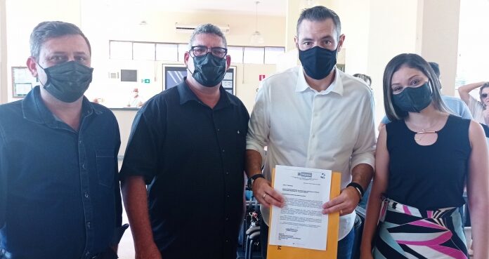 Secretário Executivo de Habitação recebe pedido do prefeito de Dracena CcCedida Prefeitura