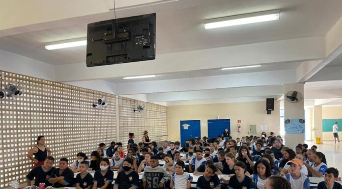 Alunos de Enfermagem realizam palestra na Escola Alfredo Machado Cedida Assessoria
