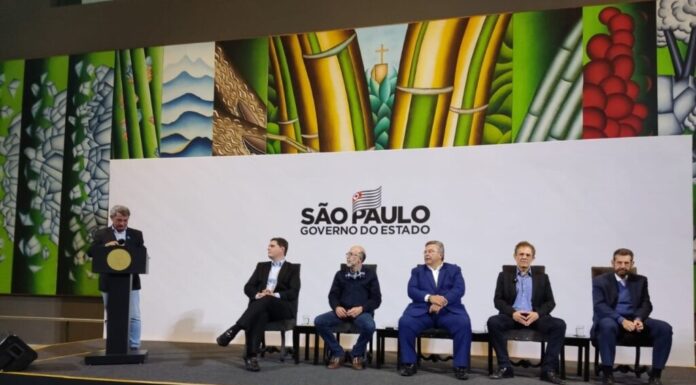 Junqueirópolis recebe ônibus escolar e caminhão frigorífico do Estado Cedida Assessoria