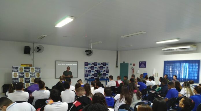 Polícia Civil realiza palestra sobre prevenção ao uso de drogas para jovens aprendizes em Dracena Cedida Polícia Civil