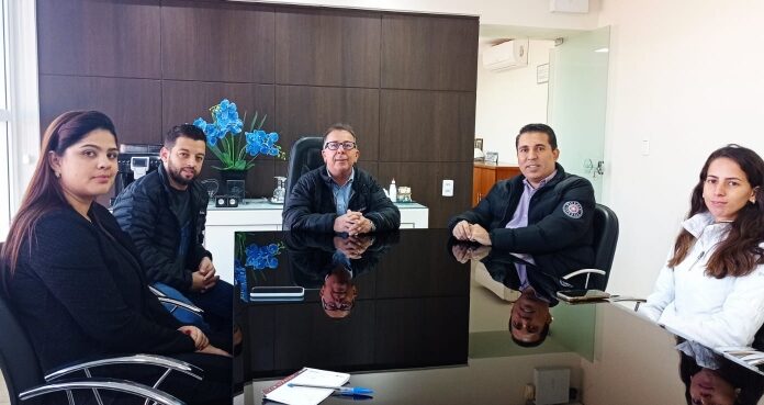 Prefeito André Lemos visita Vidrosul Cedida Prefeitura