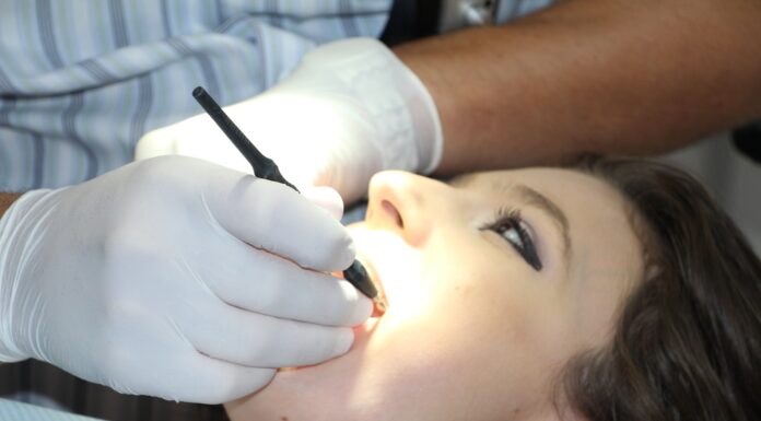 Cárie é transmissível? Cirurgião-dentista explica Reprodução Pixabay