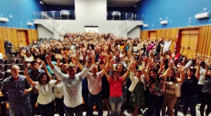 Prefeito acompanha planejamento dos professores para segundo semestre Cedida Assessoria