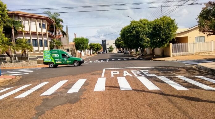 Condutores de veículos atenção a alteração de sinalização na região da Unifadra/Fundec Cedida Prefeitura