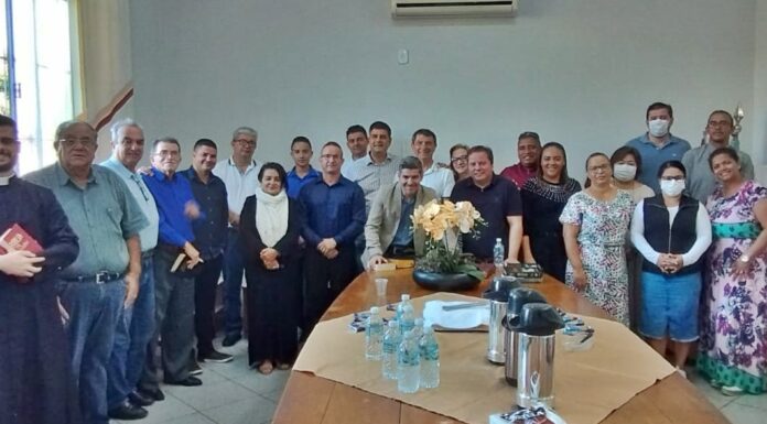 Pastores e padre Danilo celebram oração do mês na Prefeitura de Junqueirópolis Cedida Assessoria