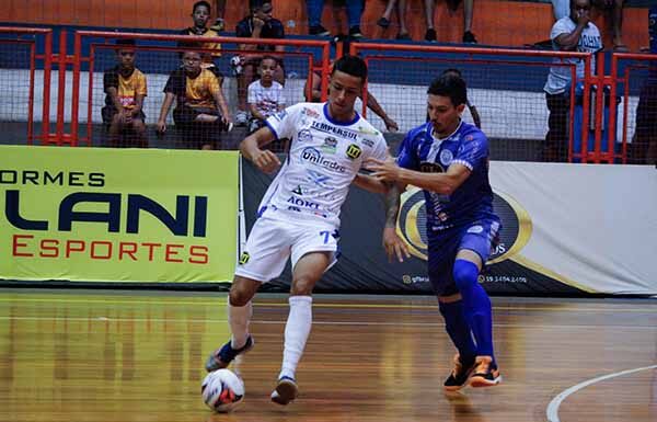 No Vale do Paraíba, o Dracena Tempersul Unifadra joga contra o Taubaté Cedida Andrews Henrique