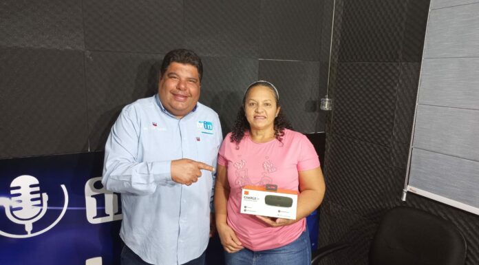 Edna Nascimento foi a ganhadora da JBL na Promoção Rádio Interativa Cedida Rádio Interativa