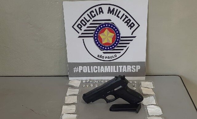 Durante fuga Indivíduo “armado” com simulacro dispensa droga, mas é preso em flagrante pela Polícia Militar em Osvaldo Cruz Cedida Polícia Militar