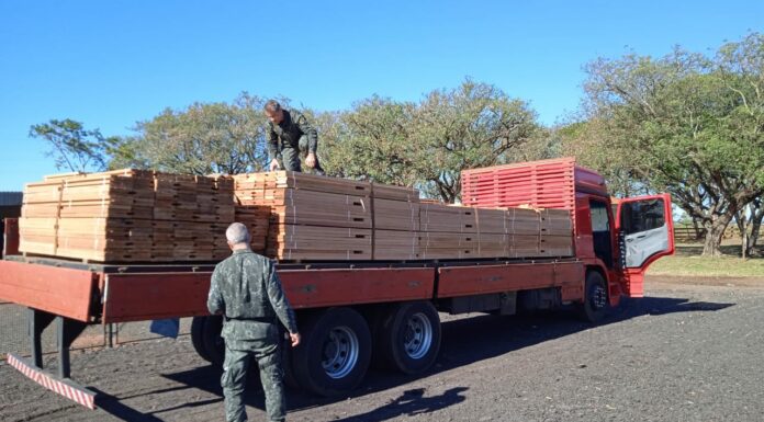 Carga de batentes e apreendida pela Polícia Ambiental em Prudente e autua responsáveis em R$ 8 mil Cedida Polícia Ambiental