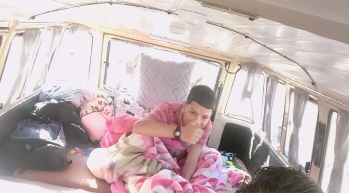Casal de namorados de Dracena viaja mais dois mil quilômetros em uma Kombi