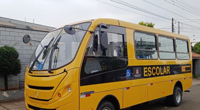 Junqueirópolis recebe novo ônibus escolar
